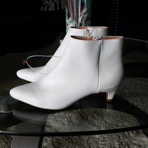 a new day Shoes - White faux leather ankle pointed toe booties